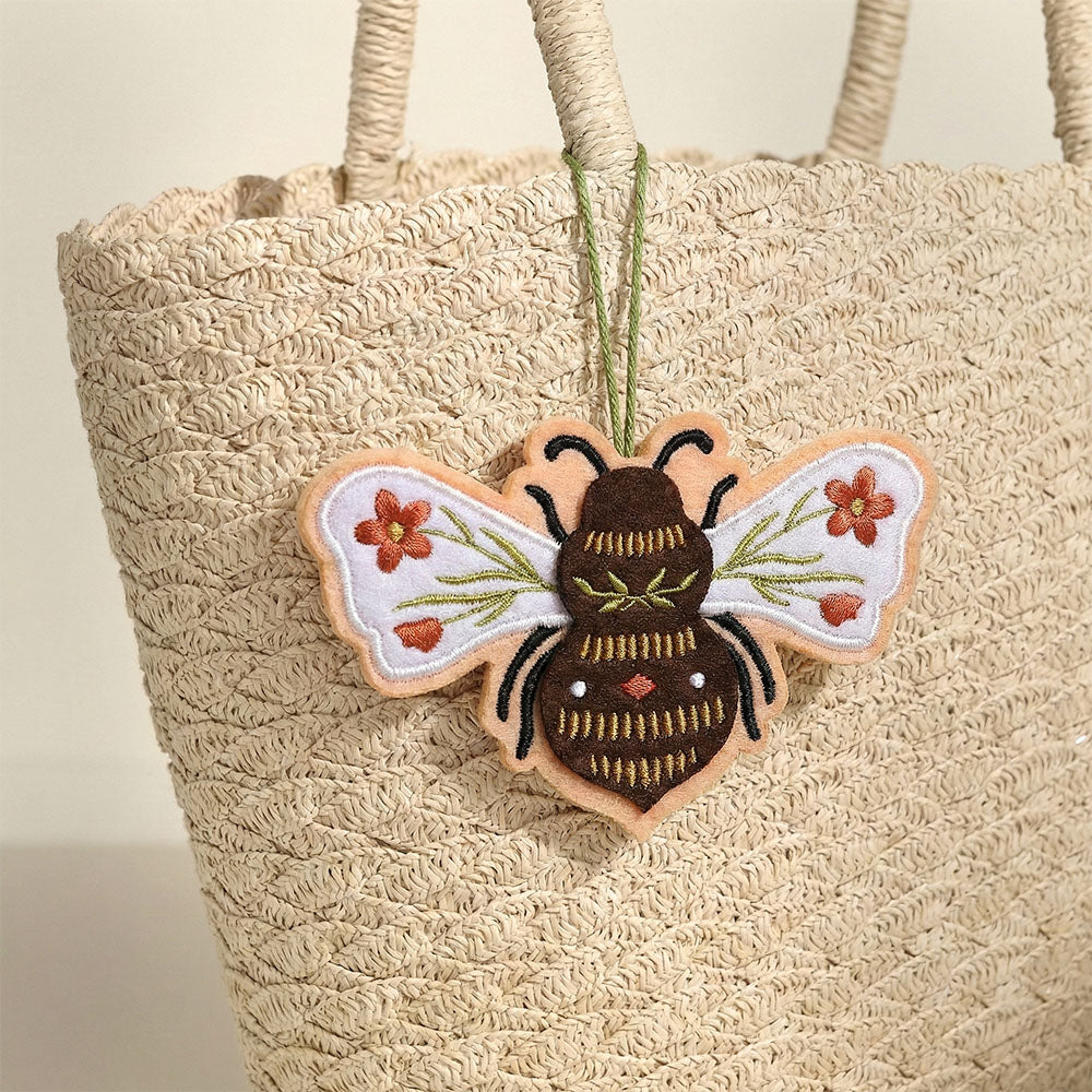 Botanical Bee HeartFelt Charm Card™