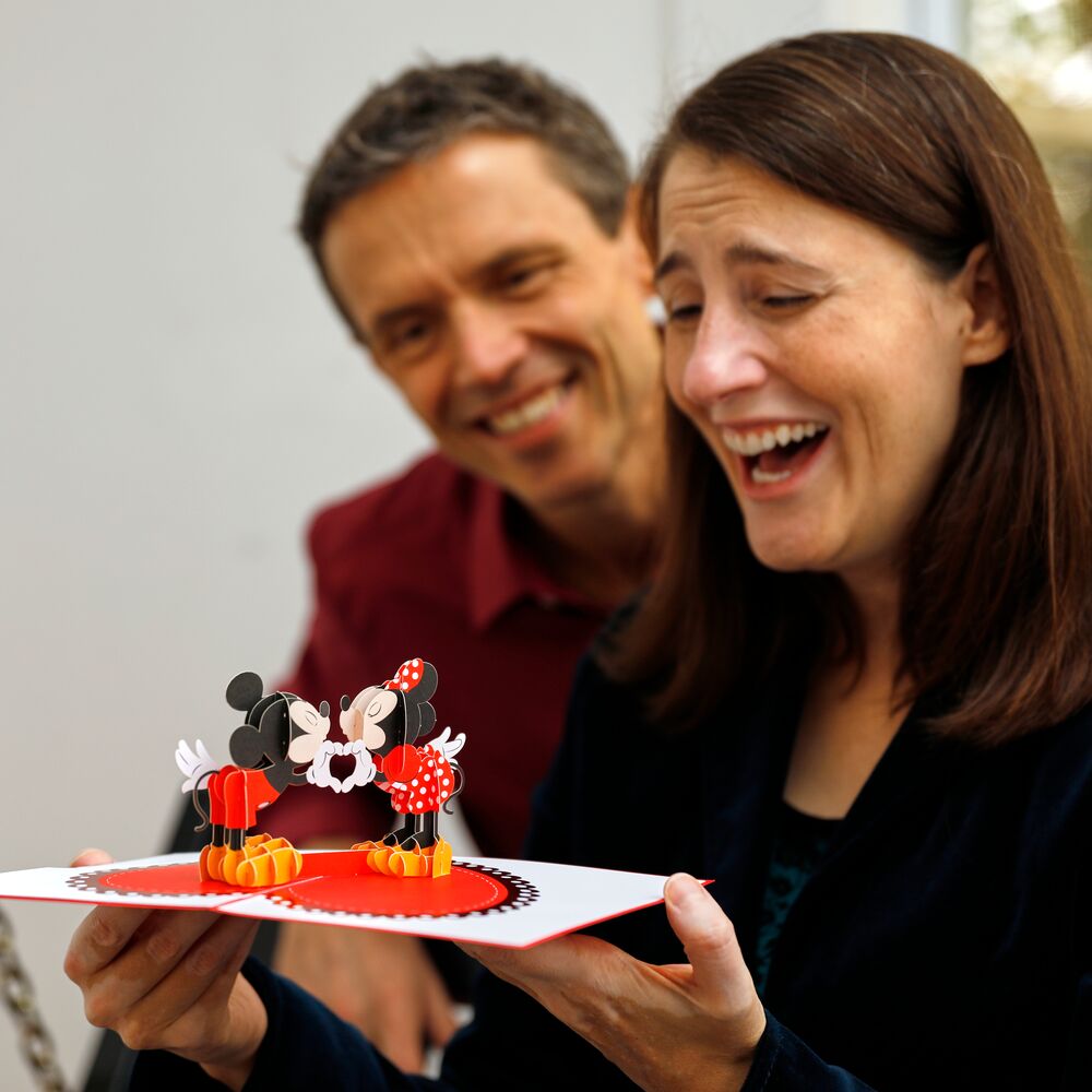 Lovepop Tarjeta del Día de la Madre Disney Minnie Flor Cesta Decoración : Productos de Oficina